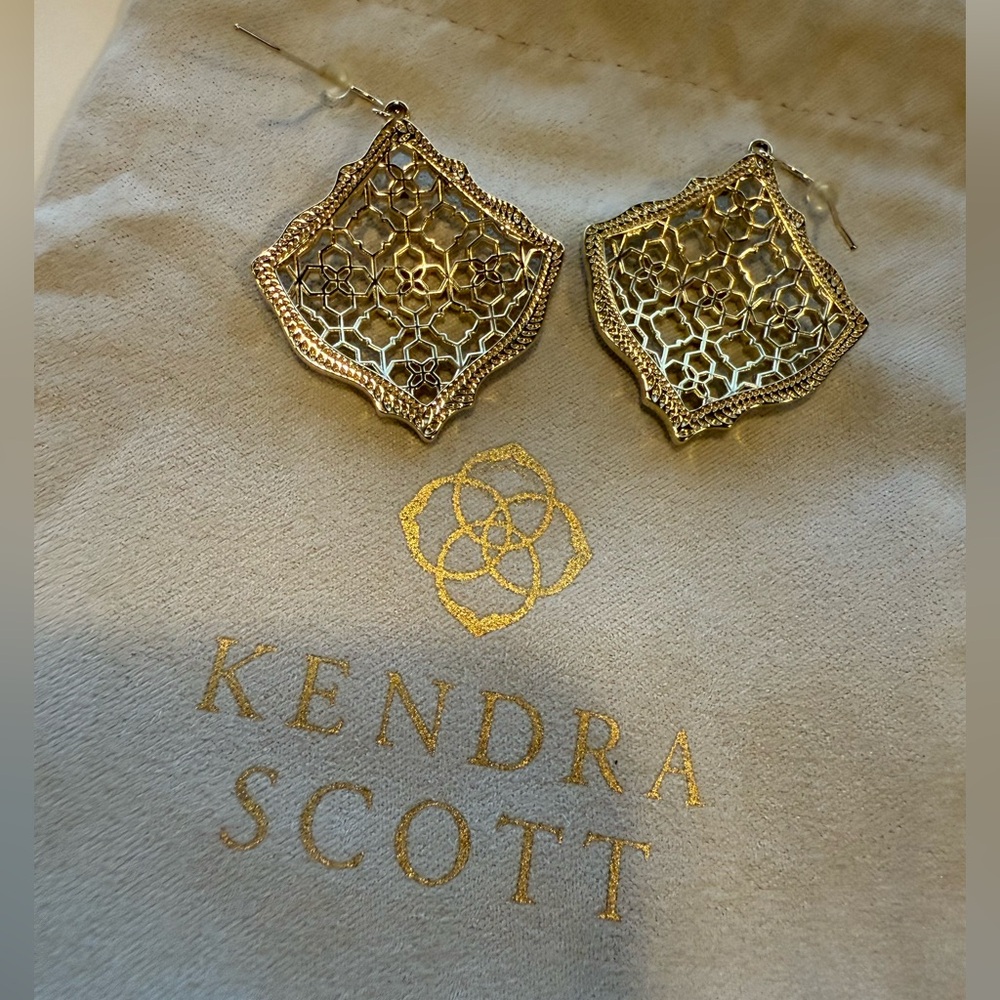 KENDRA SCOTT Kristen Filigree Gold Tone Drop Earrings with Jewelry Pouch - Picture 5 of 6